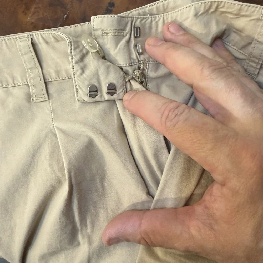 Talbots Women's Safari Shorts Beige 16 Stretch Cuffed Buttons Flat Front Summer‎